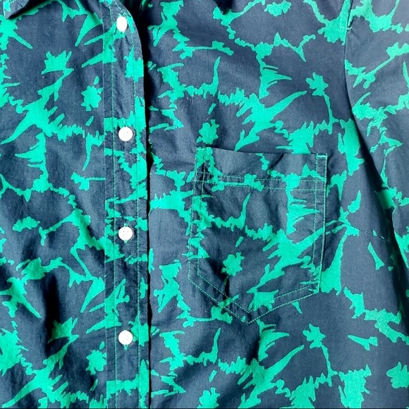 Gap fitted boyfriend button down - Picture 2 of 10
